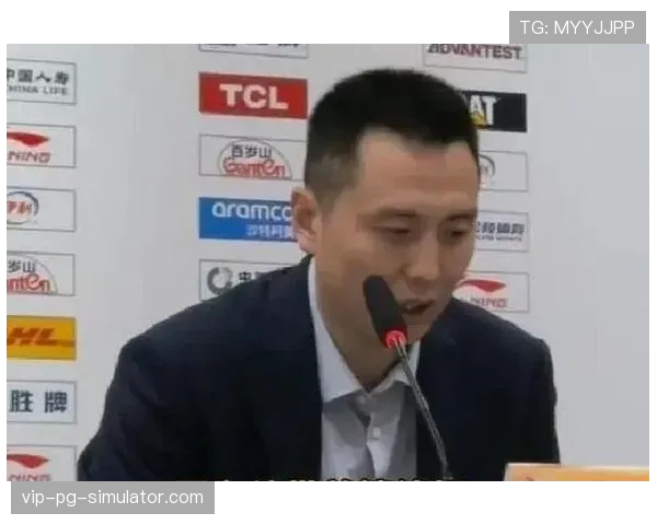 洛夫顿不满换下与卢伟冲突 上海更衣室氛围引发关注 洛夫顿不满换下与卢伟冲突 上海更衣室氛围引发关注